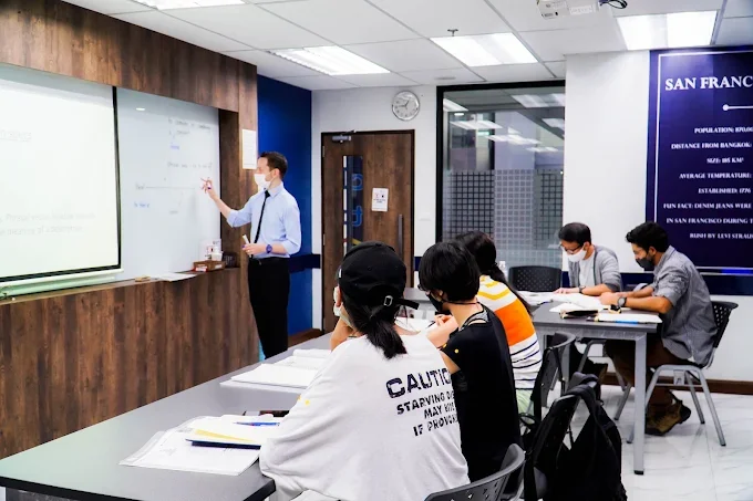 IH Bangkok 上課情形：外籍老師帶小班團體課