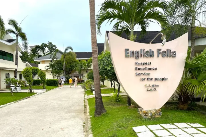 English Fella 2 宿霧渡假村式校園入口